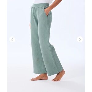 Women's Relaxed Fit Cropped Pants in Sage Green